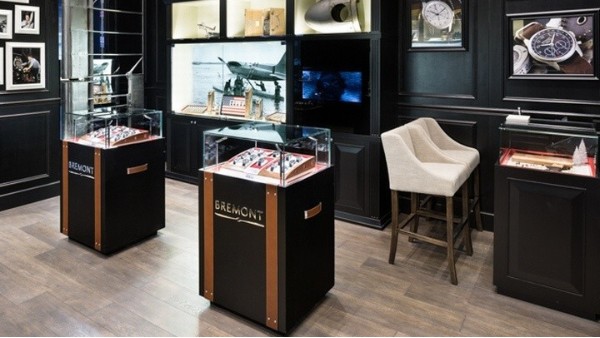 如何使用亞克力展示架，可以讓它保持一直通透和增加壽命呢？